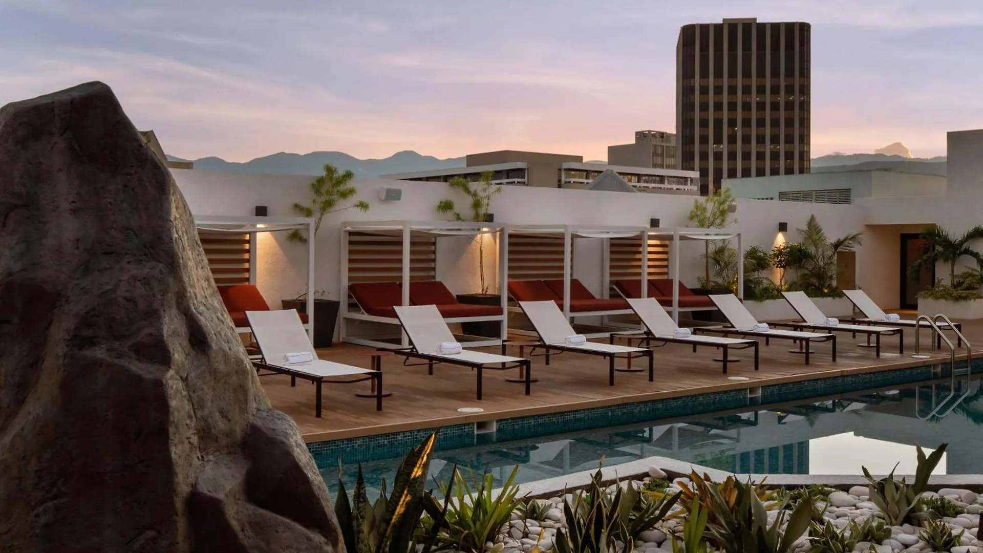 Rok Hotel Kingston Tapestry Collection By Hilton